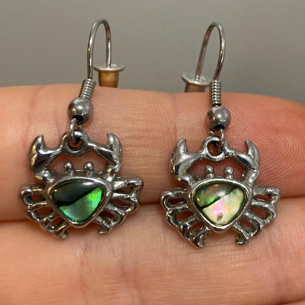 ⭐️Free With Any Purchase⭐️Silver Crab Earrings with Abalone